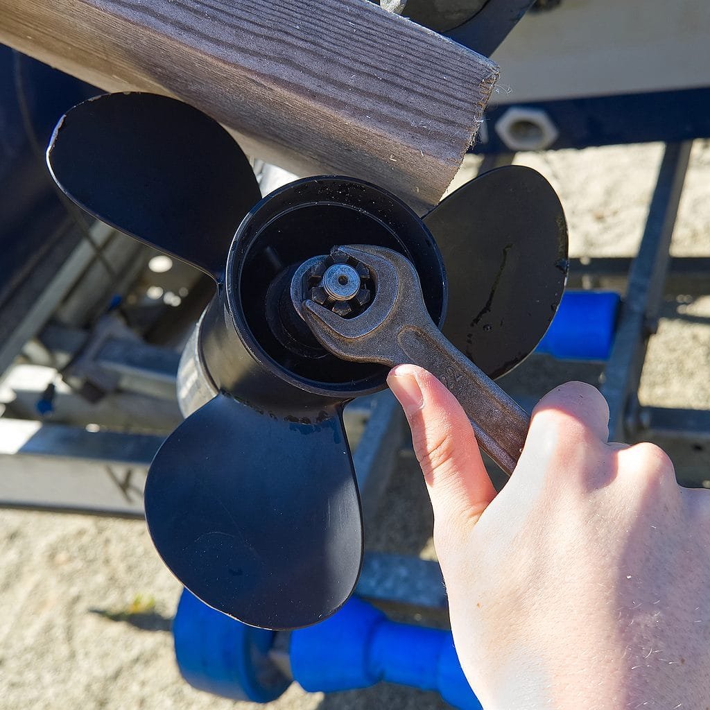 How Does a four Blade Prop Increase Speed